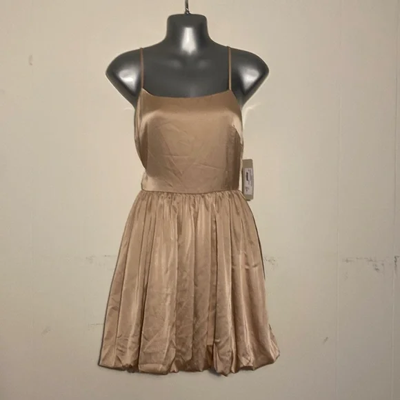 Feminine & Romantic Champagne Puffy Mini Dress Homecoming Rush NWT - Picture 2 of 10